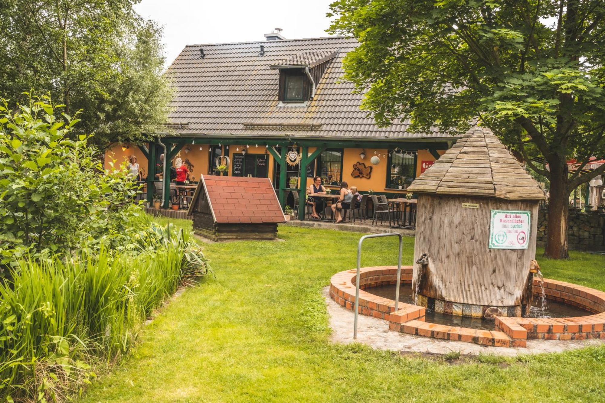 Gasthaus & Pension Am Kurfuerstendamm Burg  Exterior photo