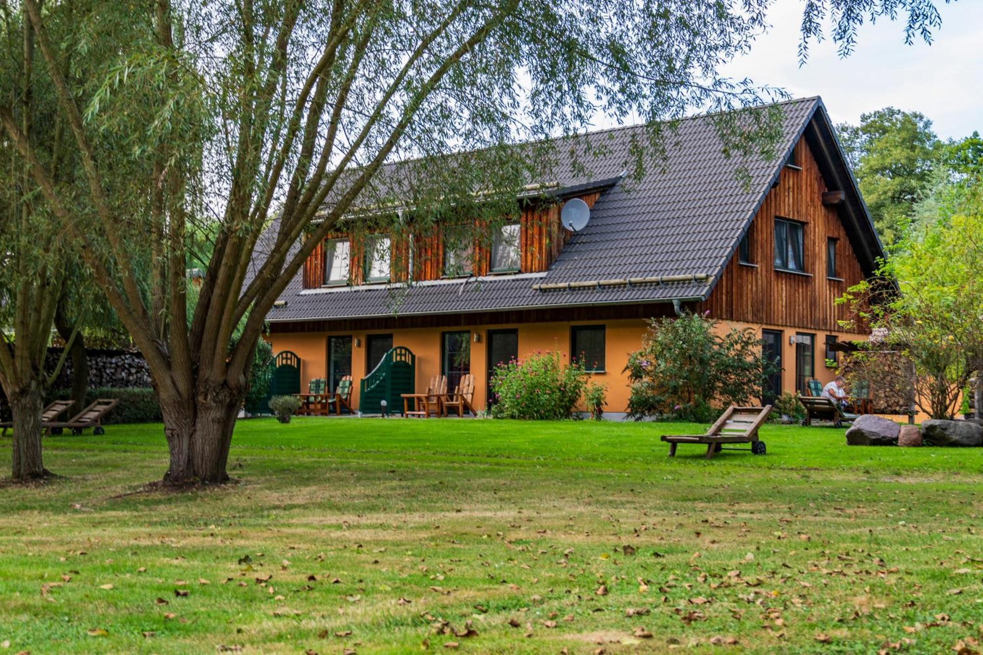 Gasthaus & Pension Am Kurfuerstendamm Burg  Exterior photo