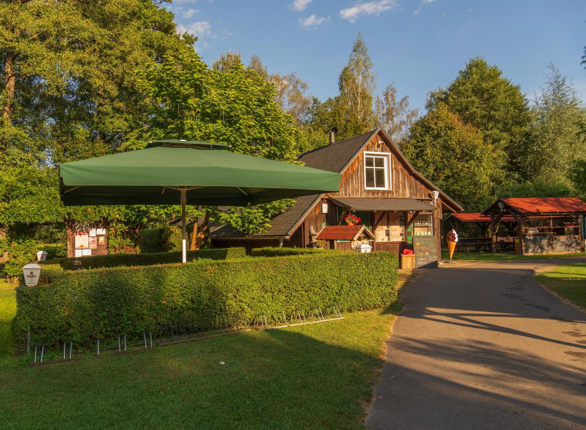 Gasthaus & Pension Am Kurfuerstendamm Burg  Exterior photo