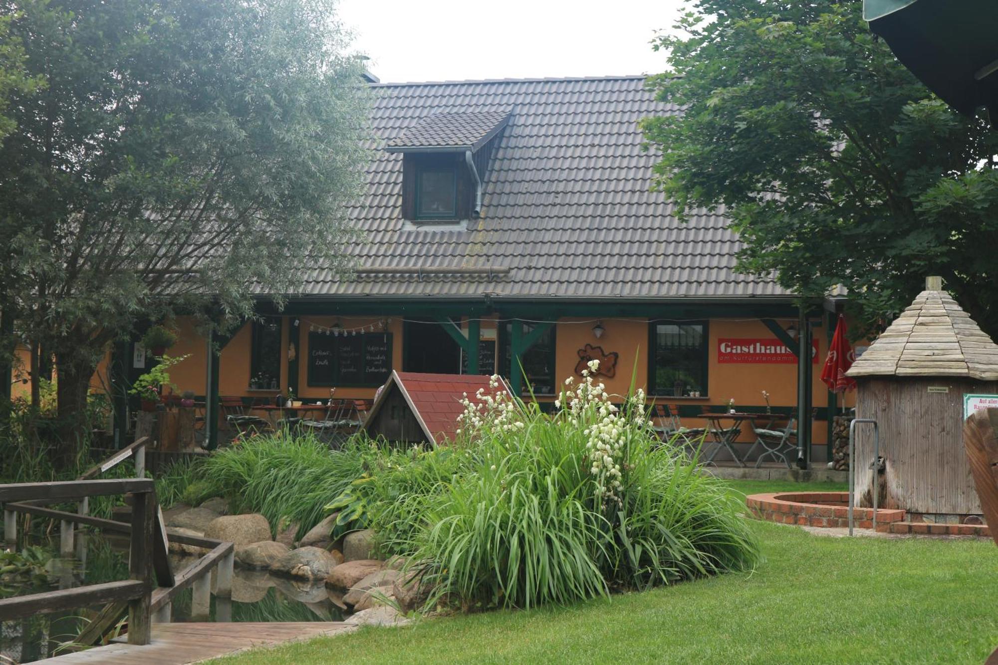 Gasthaus & Pension Am Kurfuerstendamm Burg  Exterior photo