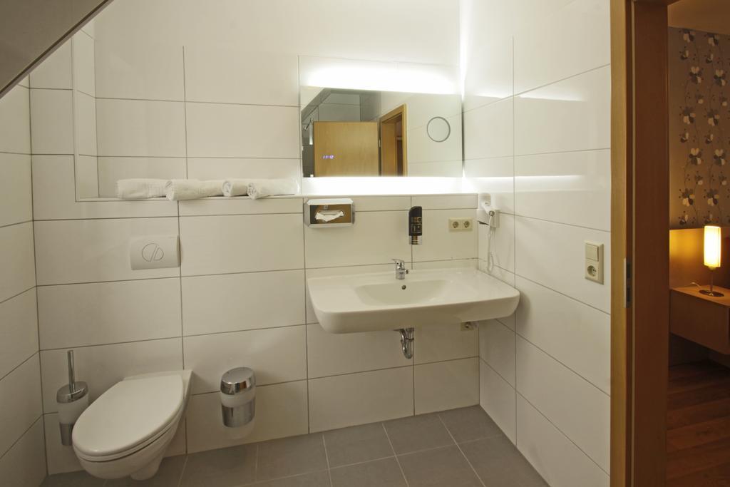 Gasthaus & Pension Am Kurfuerstendamm Burg  Room photo